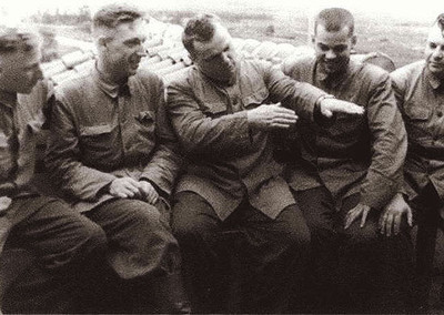 Во время корейской войны с летчиками 324-й дивизии. 1951 г.
